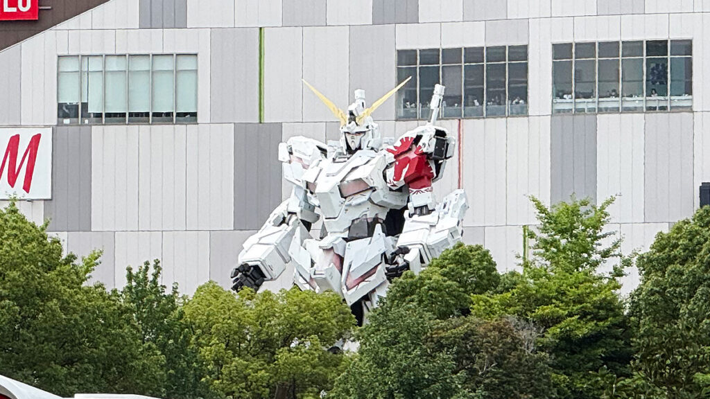 ユニコーンガンダム立像